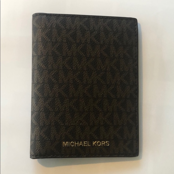 Michael Kors Passport wallet - Picture 1 of 5